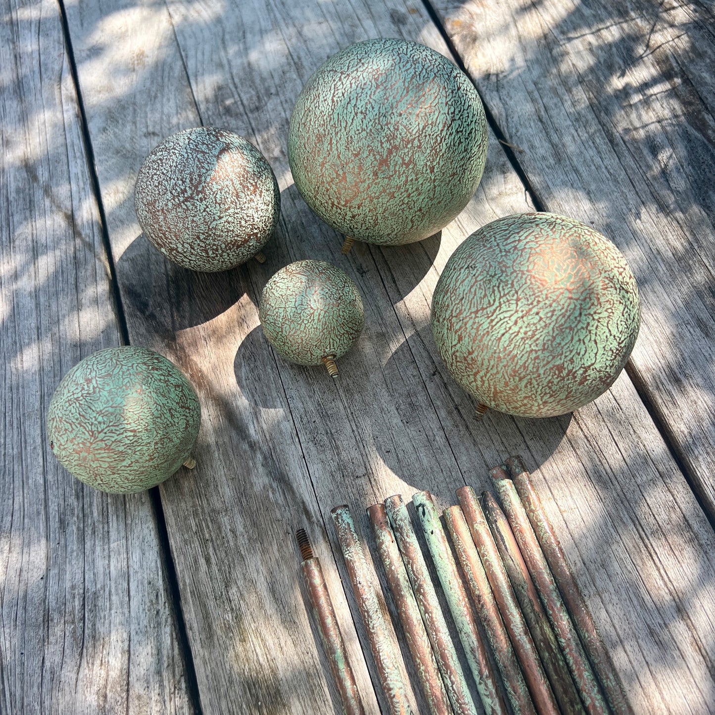 VERDIGRIS BALL SCULPTURES SET5 ON RUSTED STEM