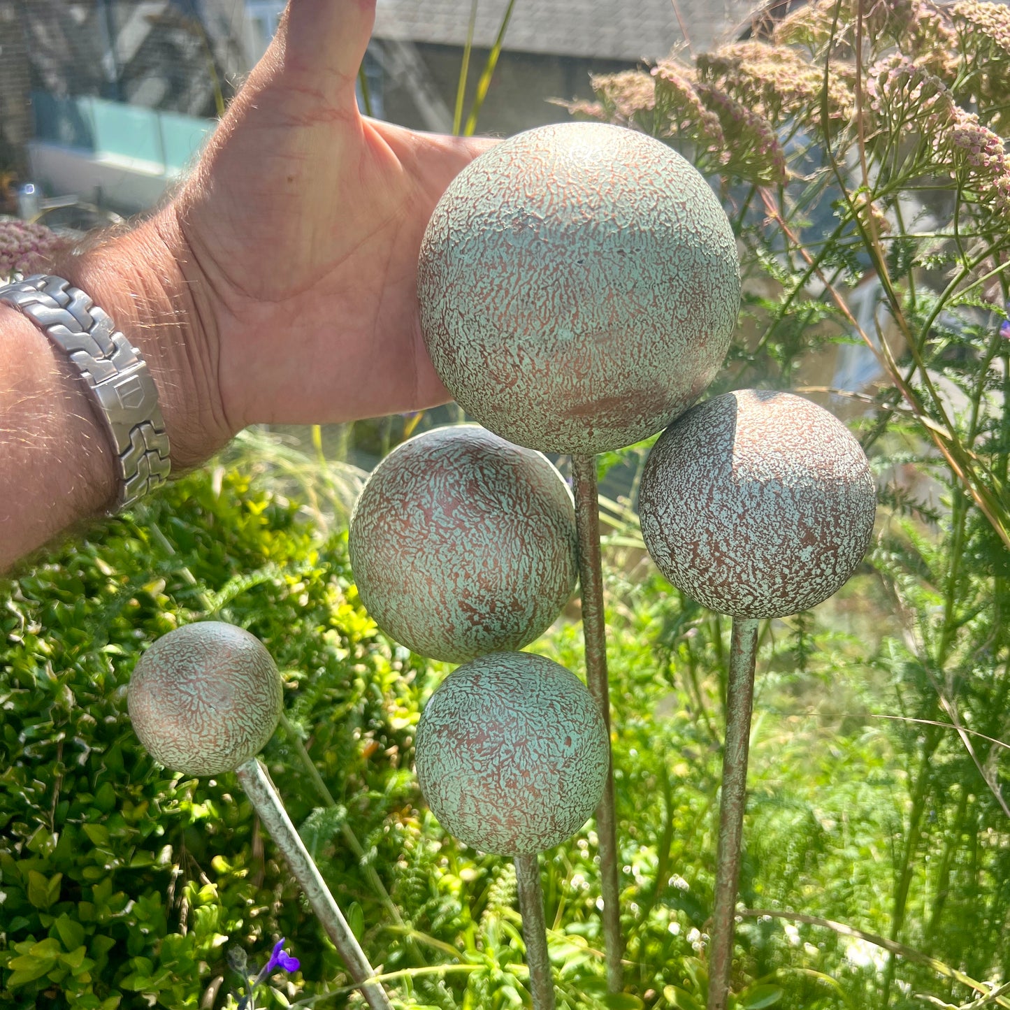 VERDIGRIS BALL SCULPTURES SET5 ON RUSTED STEM