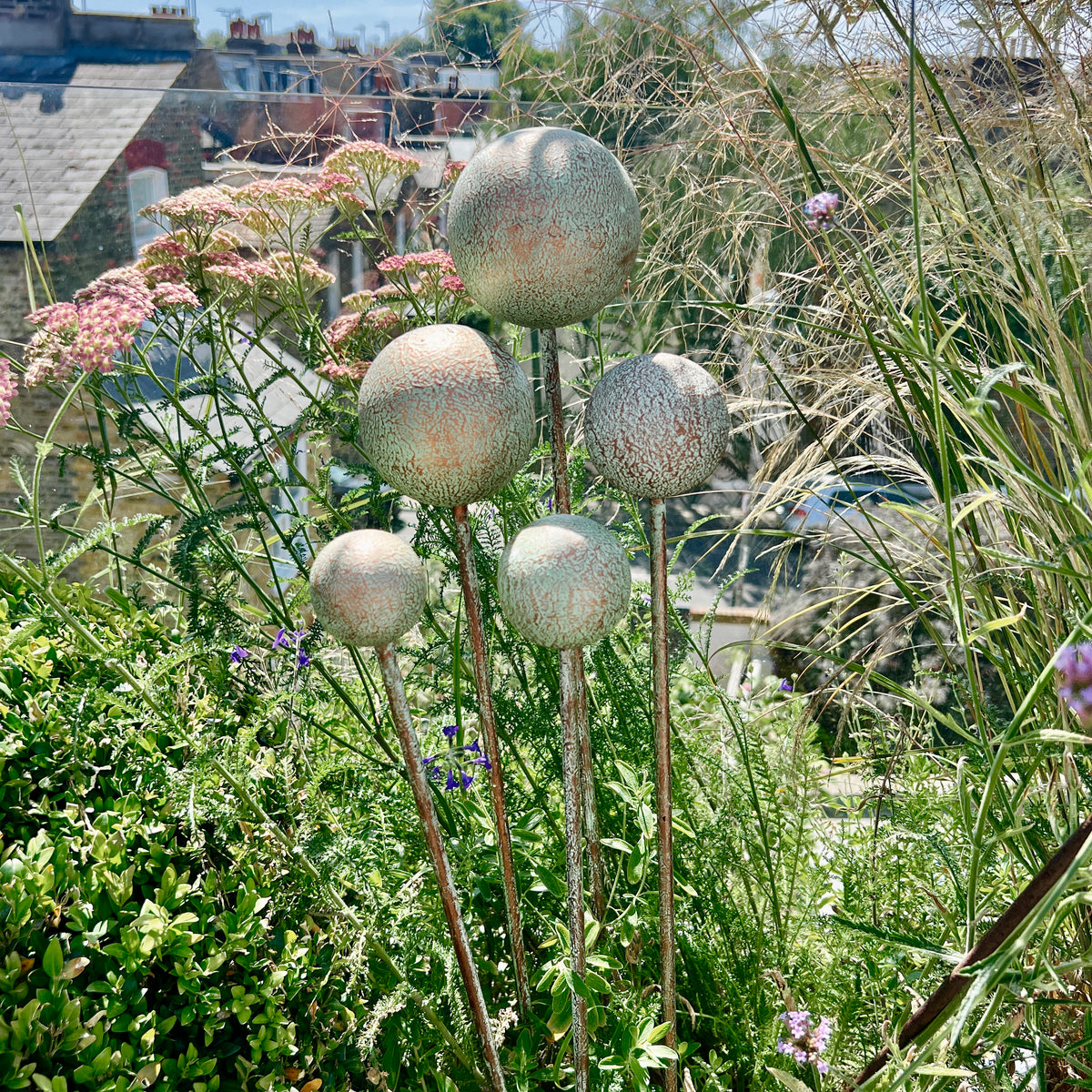 VERDIGRIS BALL SCULPTURES SET5 ON RUSTED STEM